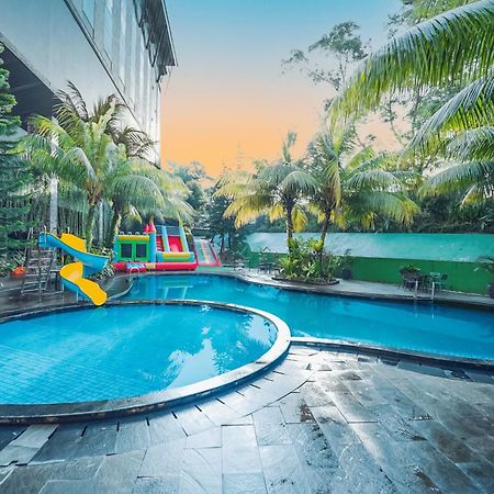 Grand Tjokro Hotel Balikpapan Kültér fotó