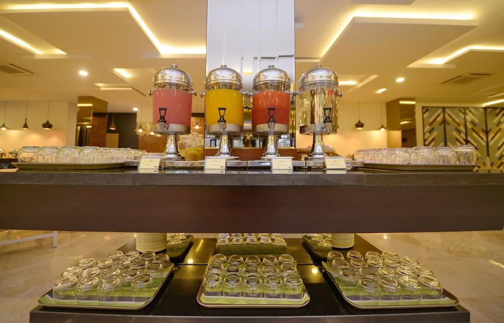 Grand Tjokro Hotel Balikpapan Kültér fotó