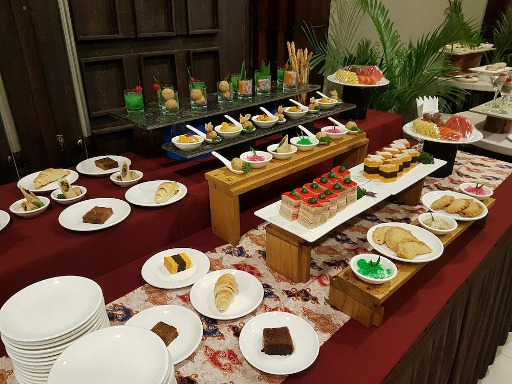 Grand Tjokro Hotel Balikpapan Kültér fotó