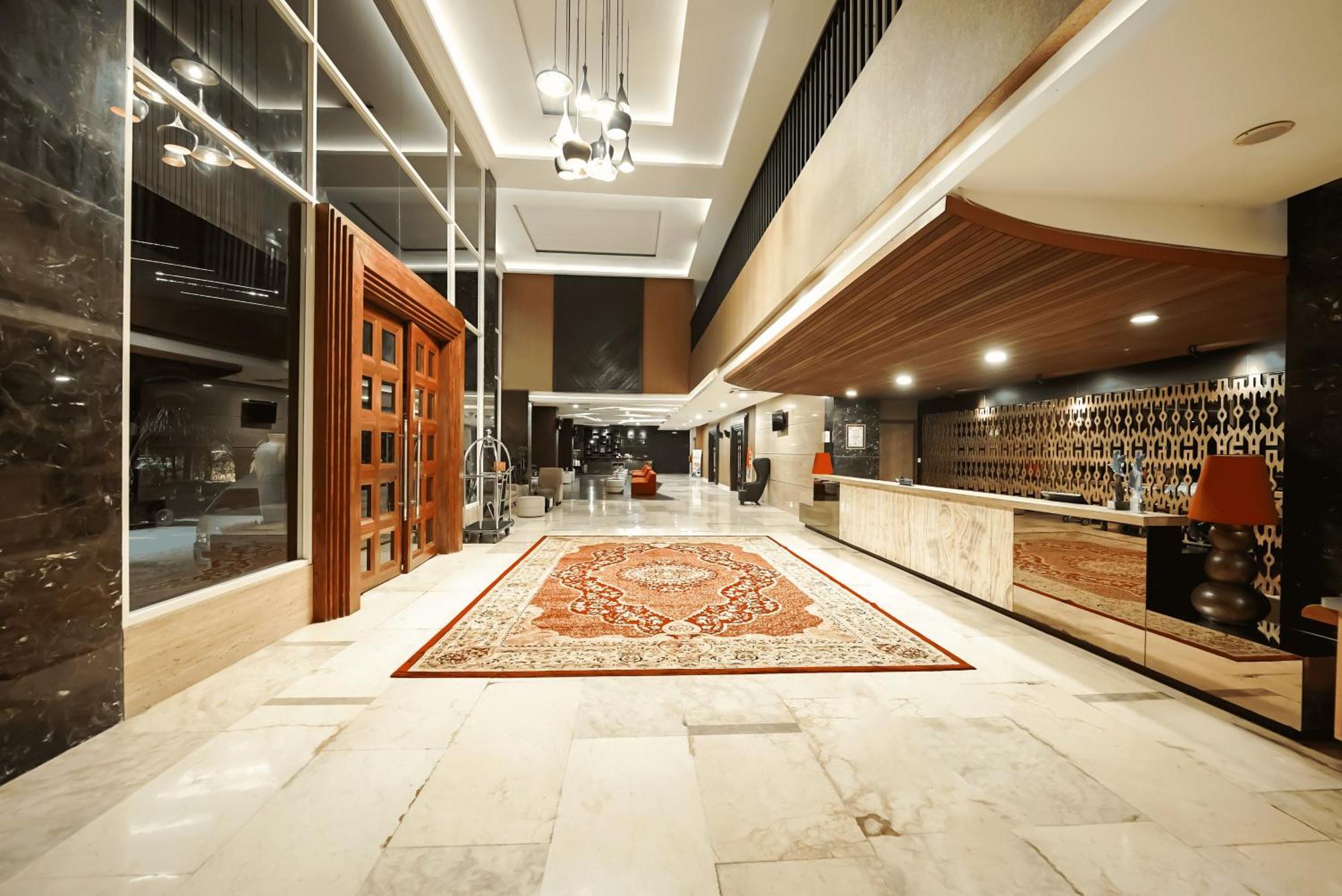 Grand Tjokro Hotel Balikpapan Kültér fotó