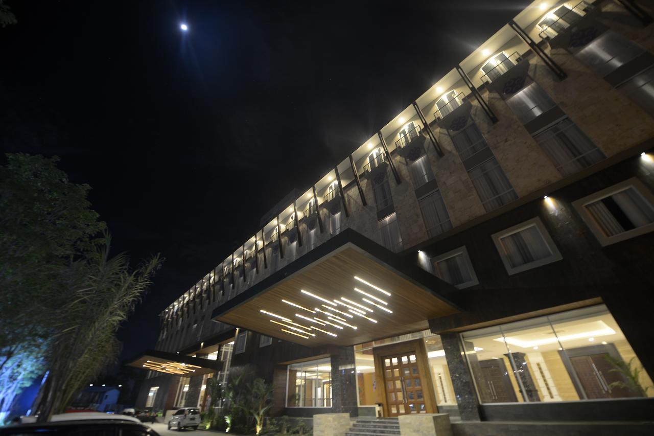 Grand Tjokro Hotel Balikpapan Kültér fotó