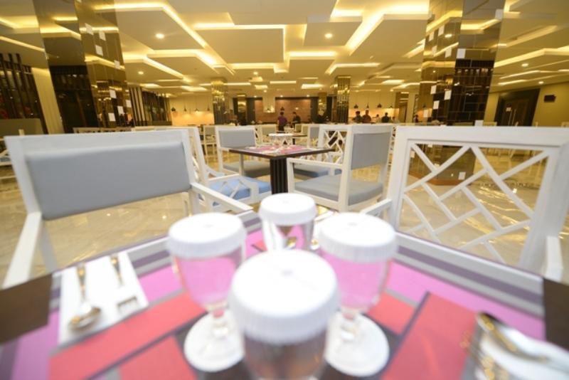 Grand Tjokro Hotel Balikpapan Kültér fotó