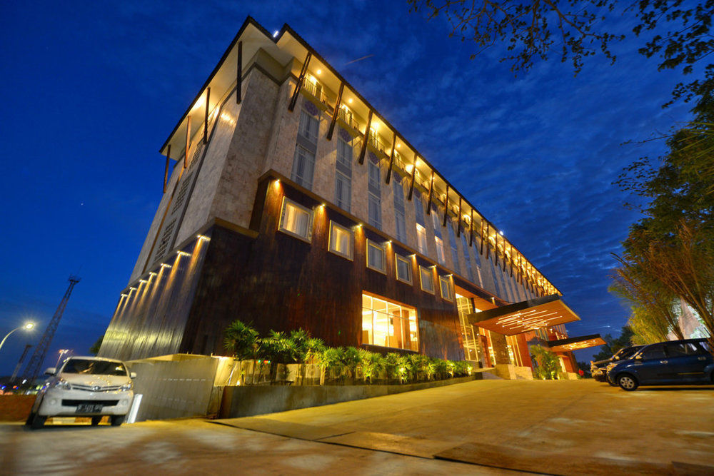Grand Tjokro Hotel Balikpapan Kültér fotó