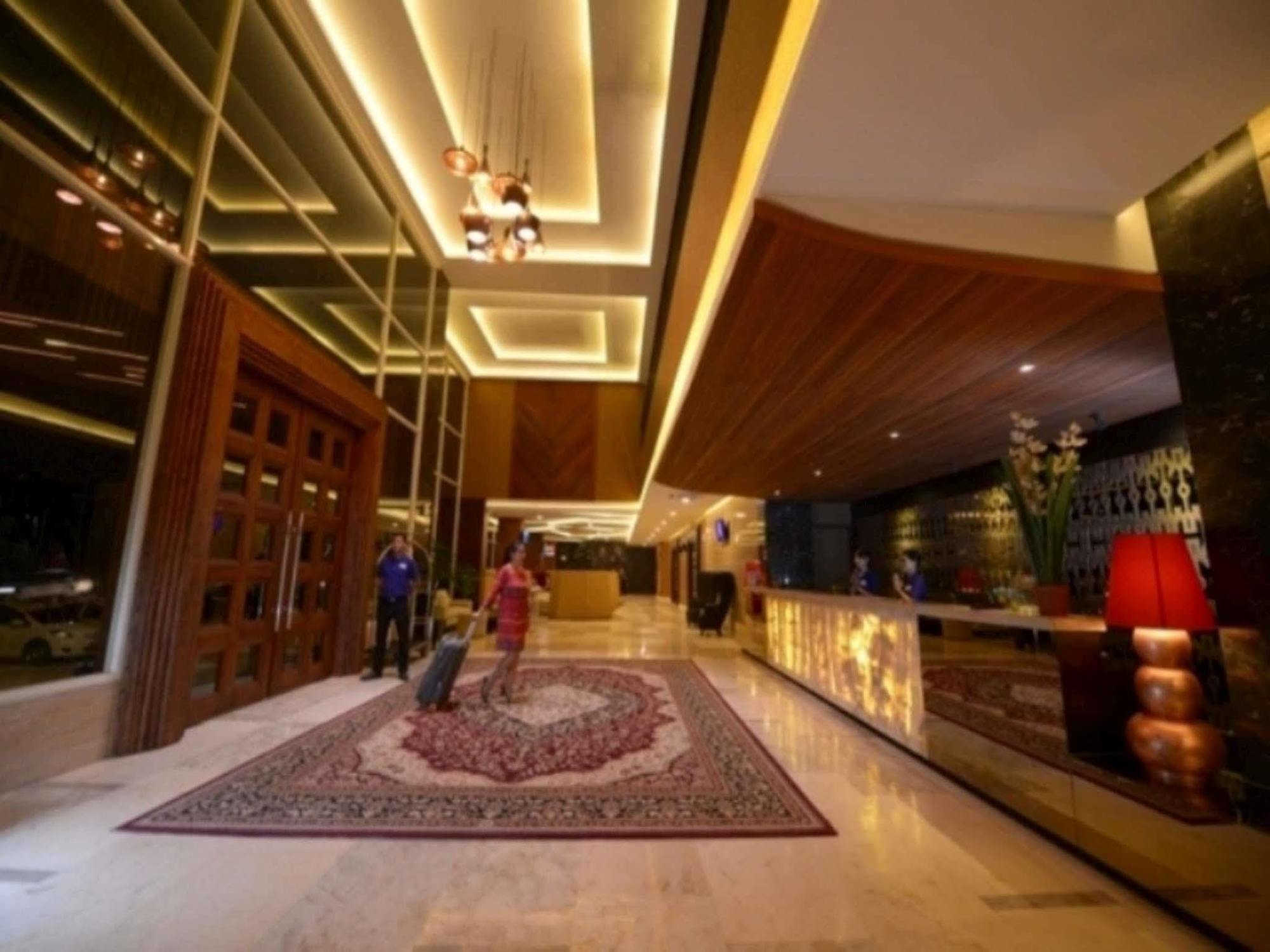 Grand Tjokro Hotel Balikpapan Kültér fotó