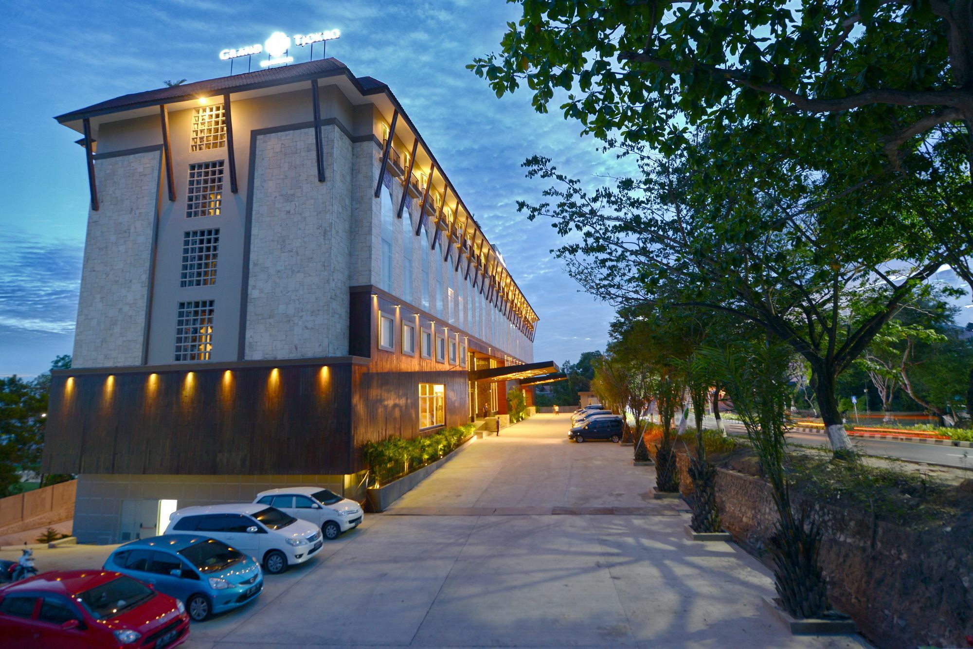 Grand Tjokro Hotel Balikpapan Kültér fotó