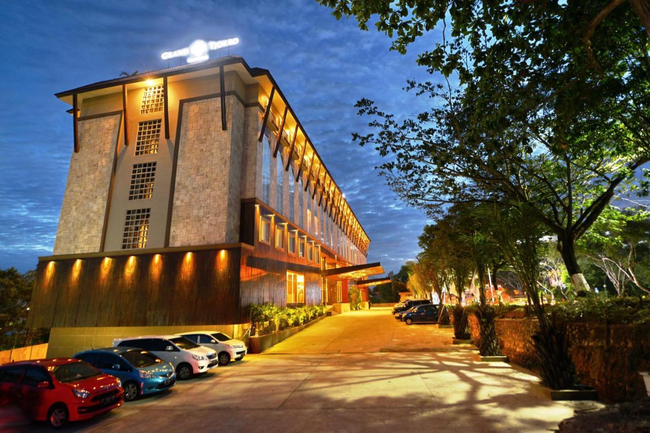 Grand Tjokro Hotel Balikpapan Kültér fotó